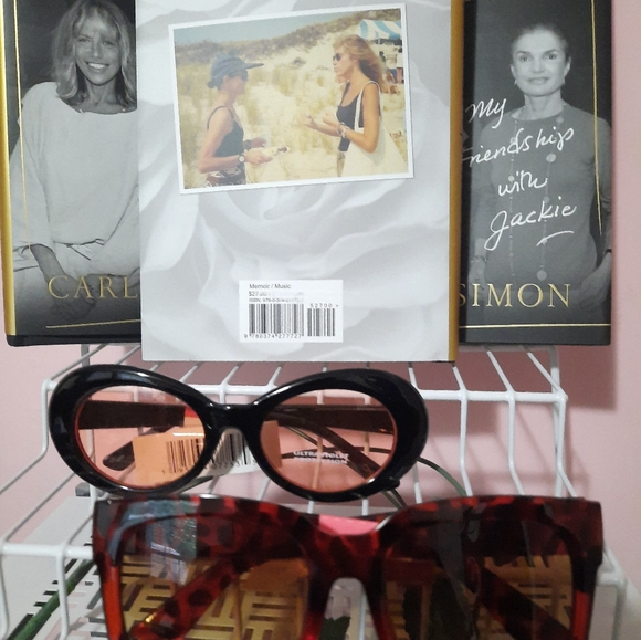 NEW!🎵#CarlySimon's "Touched by the Sun" starring #JackieKennedyOnasis #icons💛❤ - Picture 9 of 12